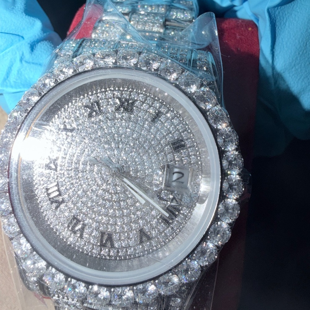 Stainlesssteel 100% moissanite watch for the low